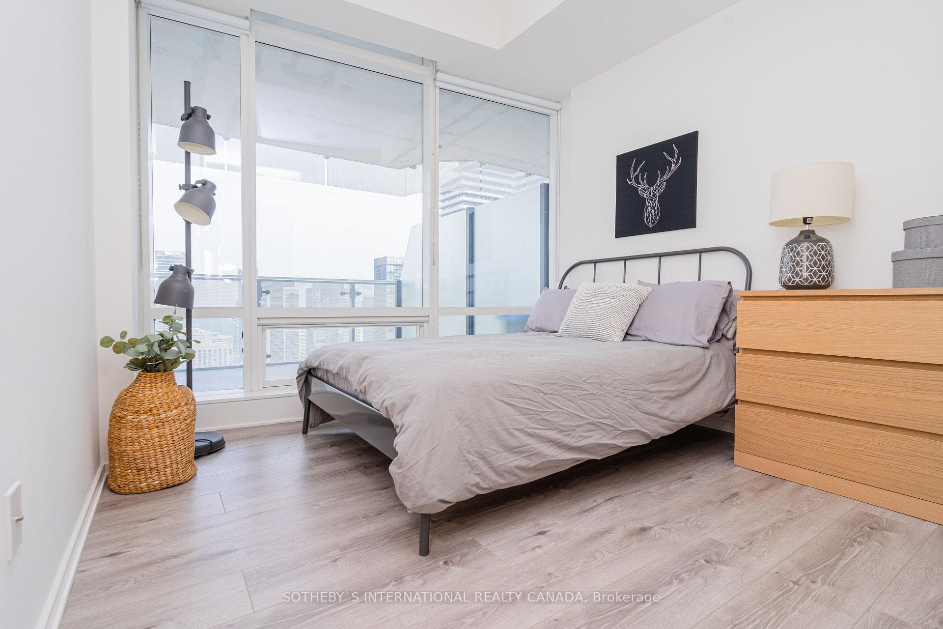 1 Bloor Street Unit 3501 photo 17