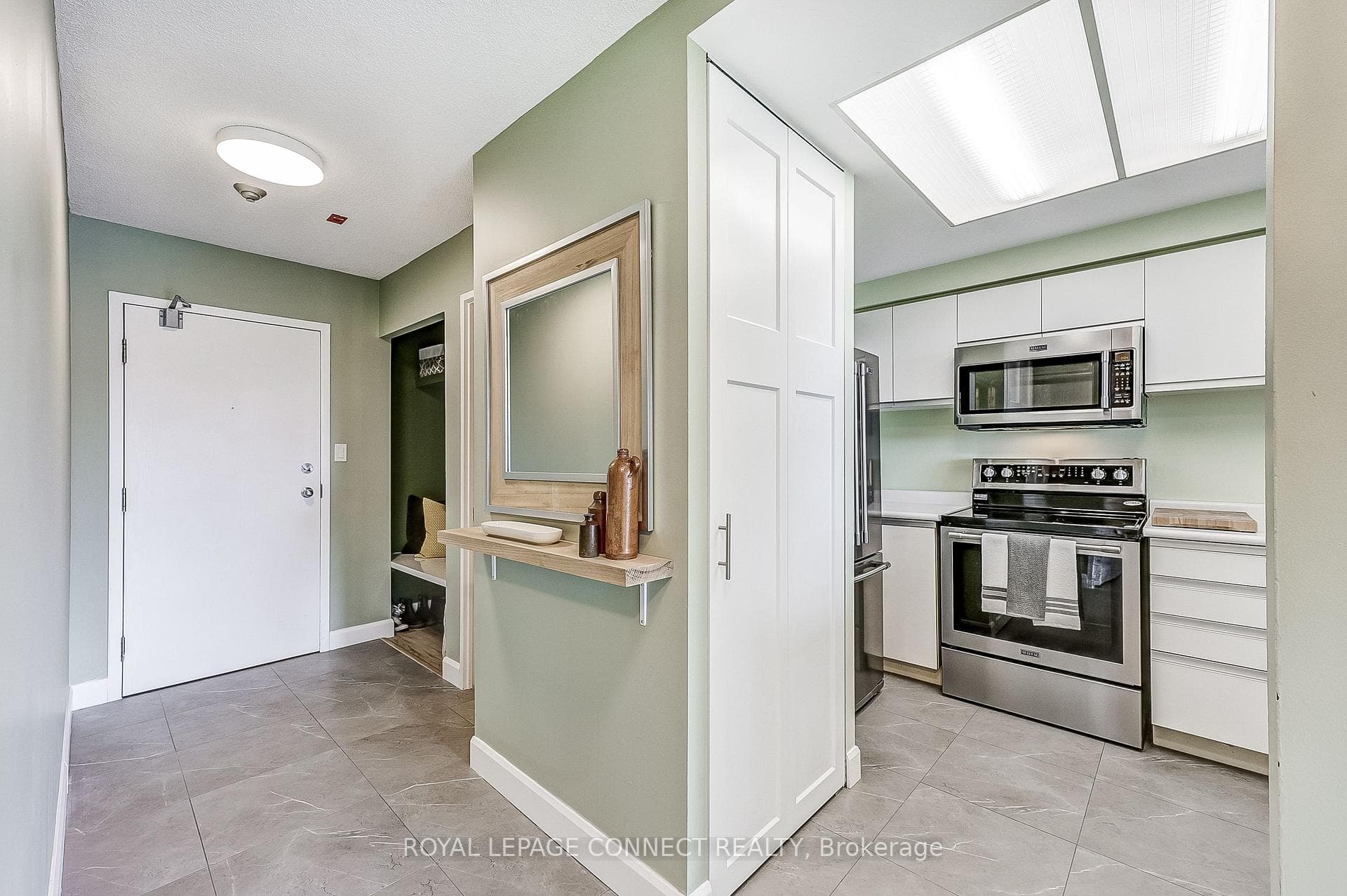 711 Rossland Road Unit 607 photo 6