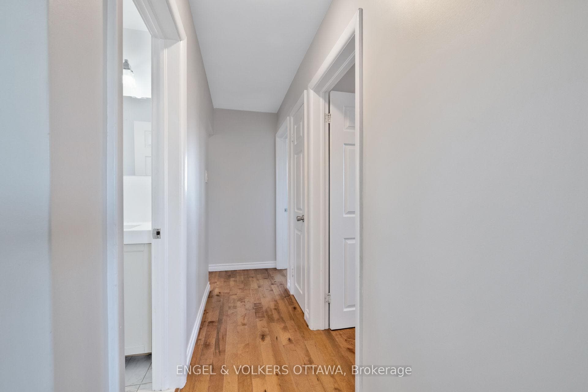 1311 S Avenue photo 24