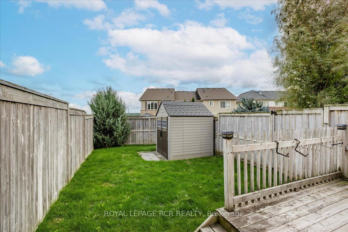 48 James Arnott Crescent photo 33