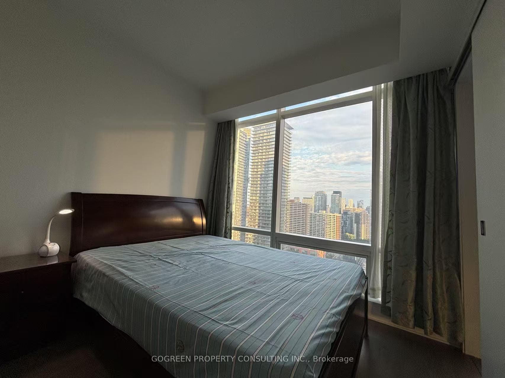 1 Bloor Street Unit 1807 photo 18