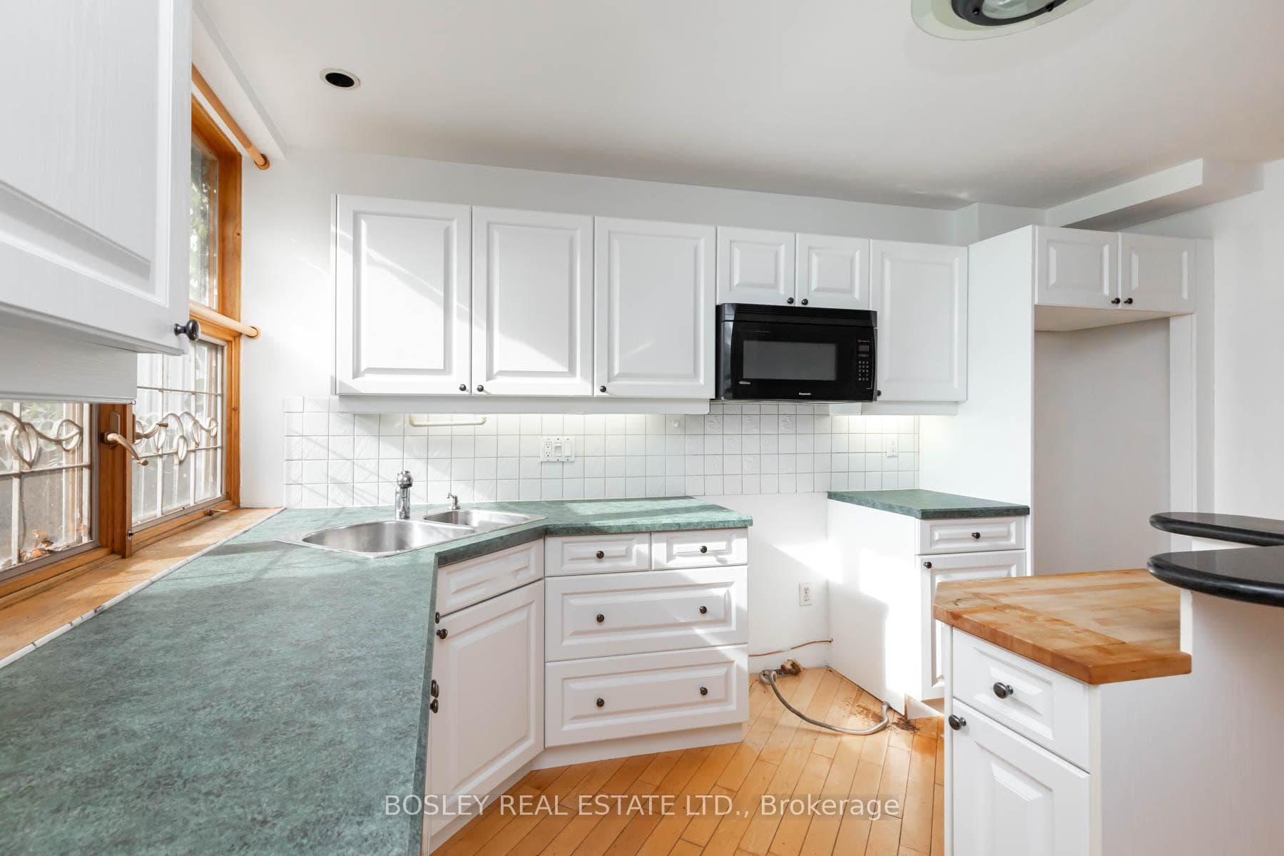 415 Wellesley Street photo 11