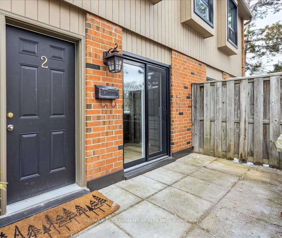 3122 Lakeshore Road Unit 2 photo 1