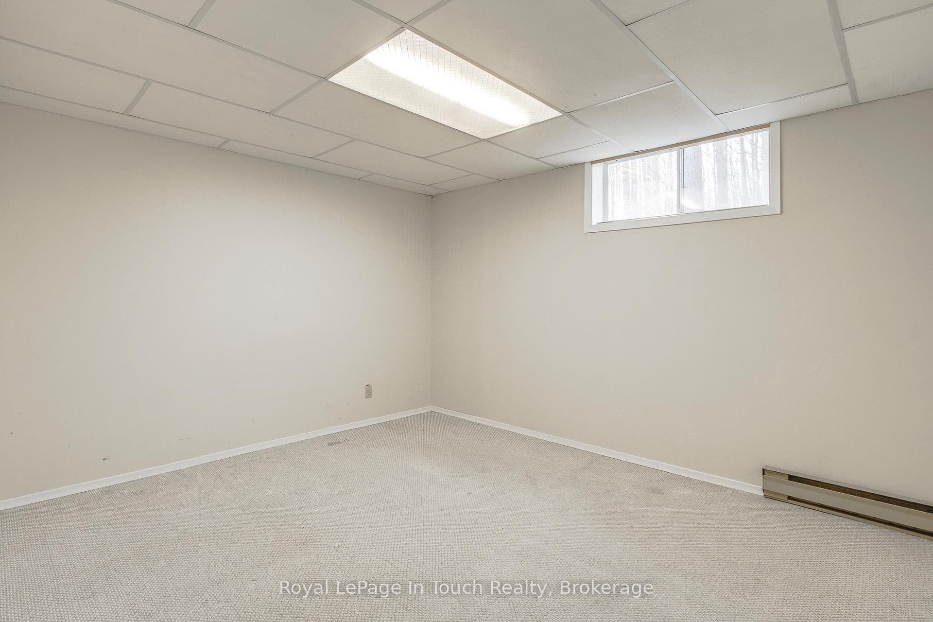 61 BEAUFORT Crescent photo 25