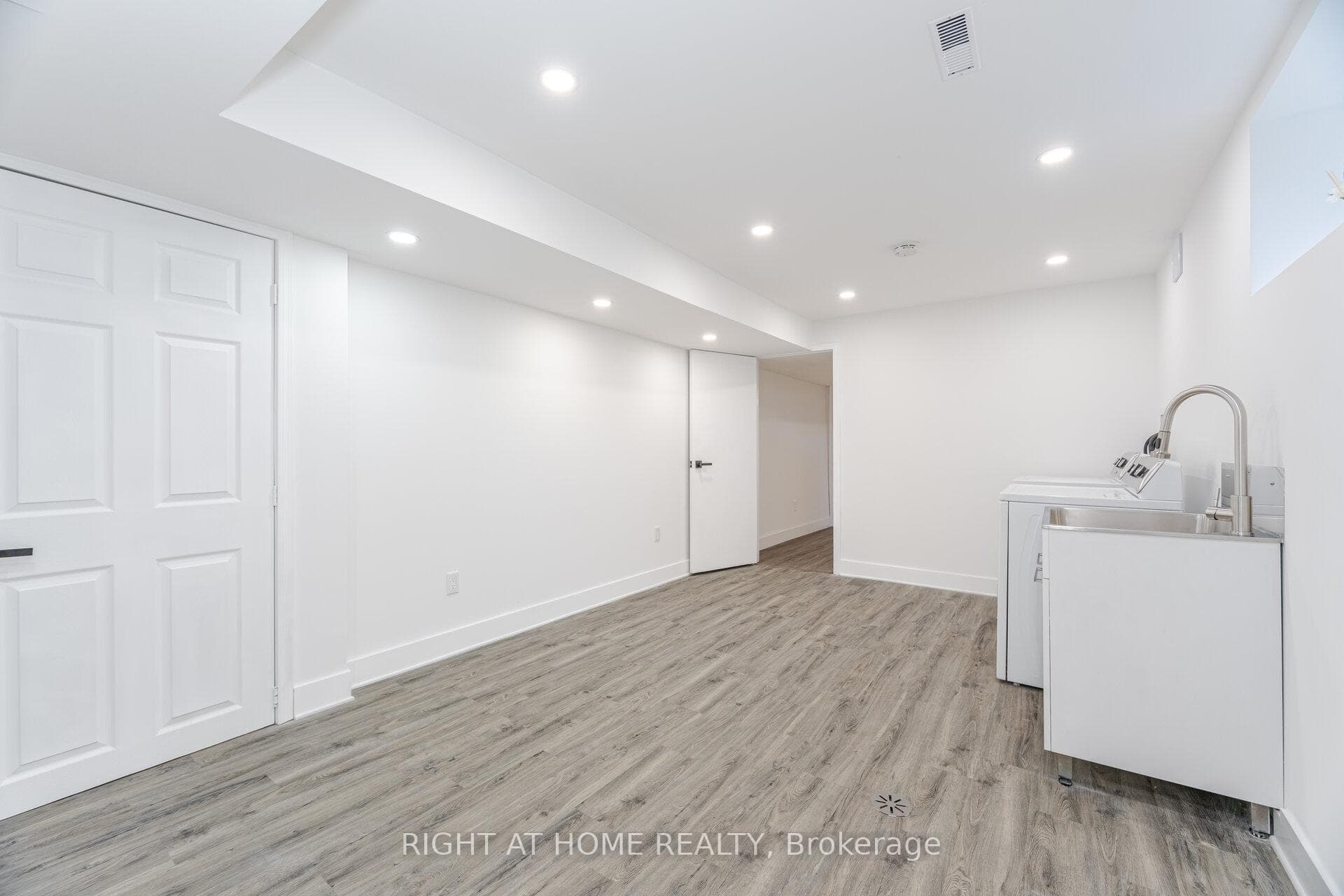 6 Winterfold Drive photo 31