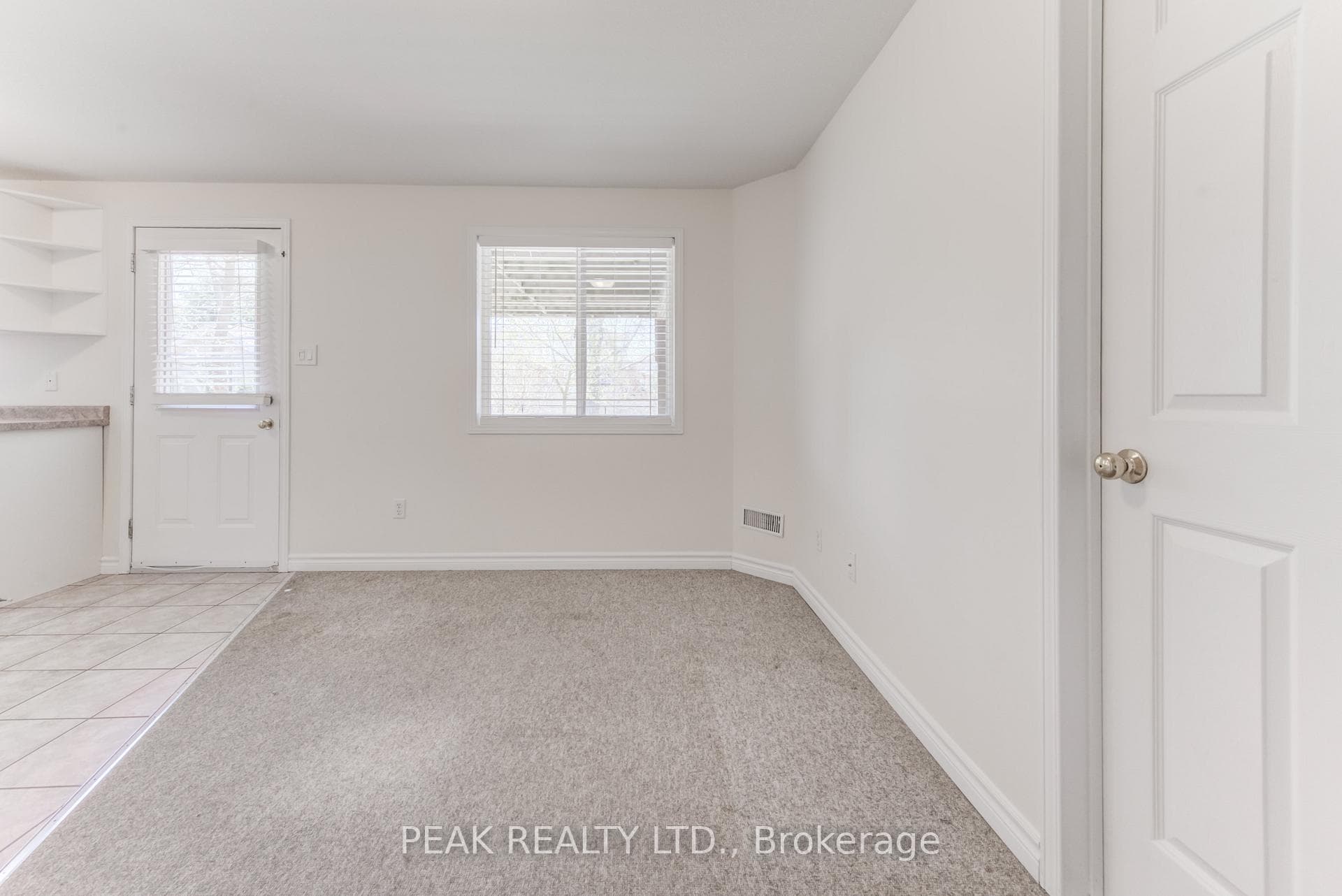8 Munroe Crescent photo 34