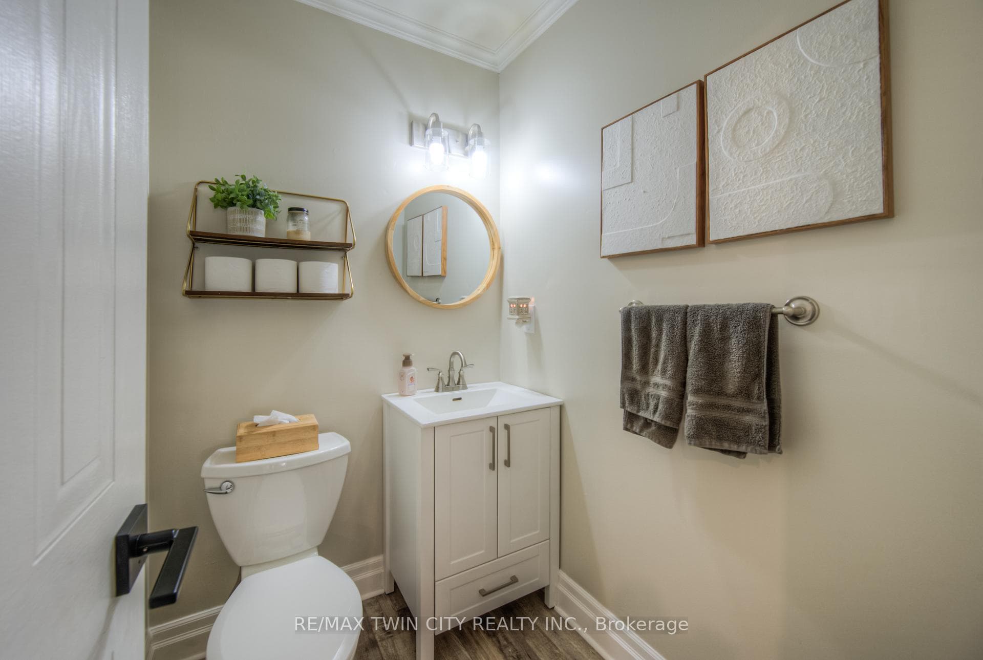 638 MORTIMER Drive photo 7