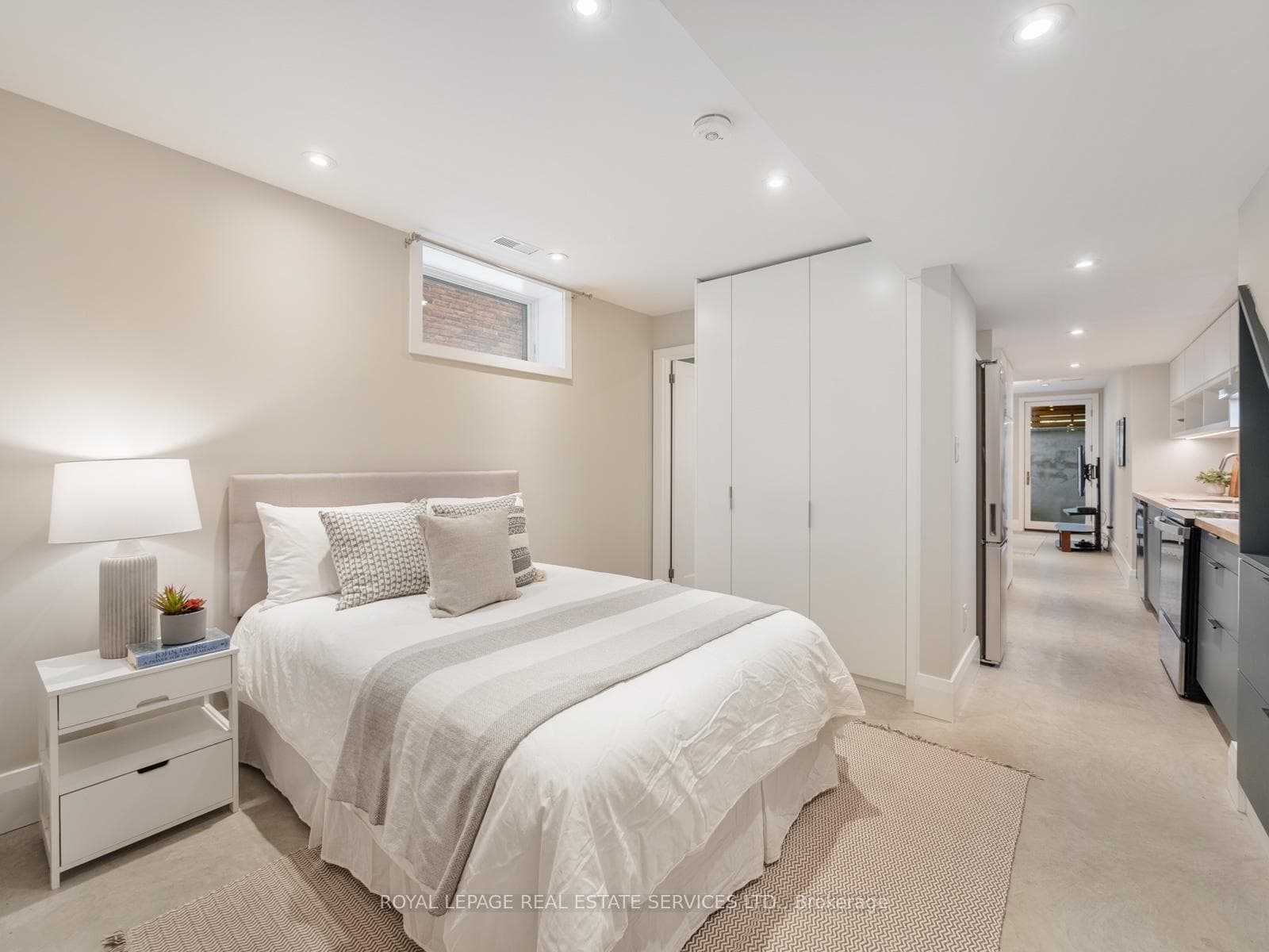581 Beresford Avenue photo 41