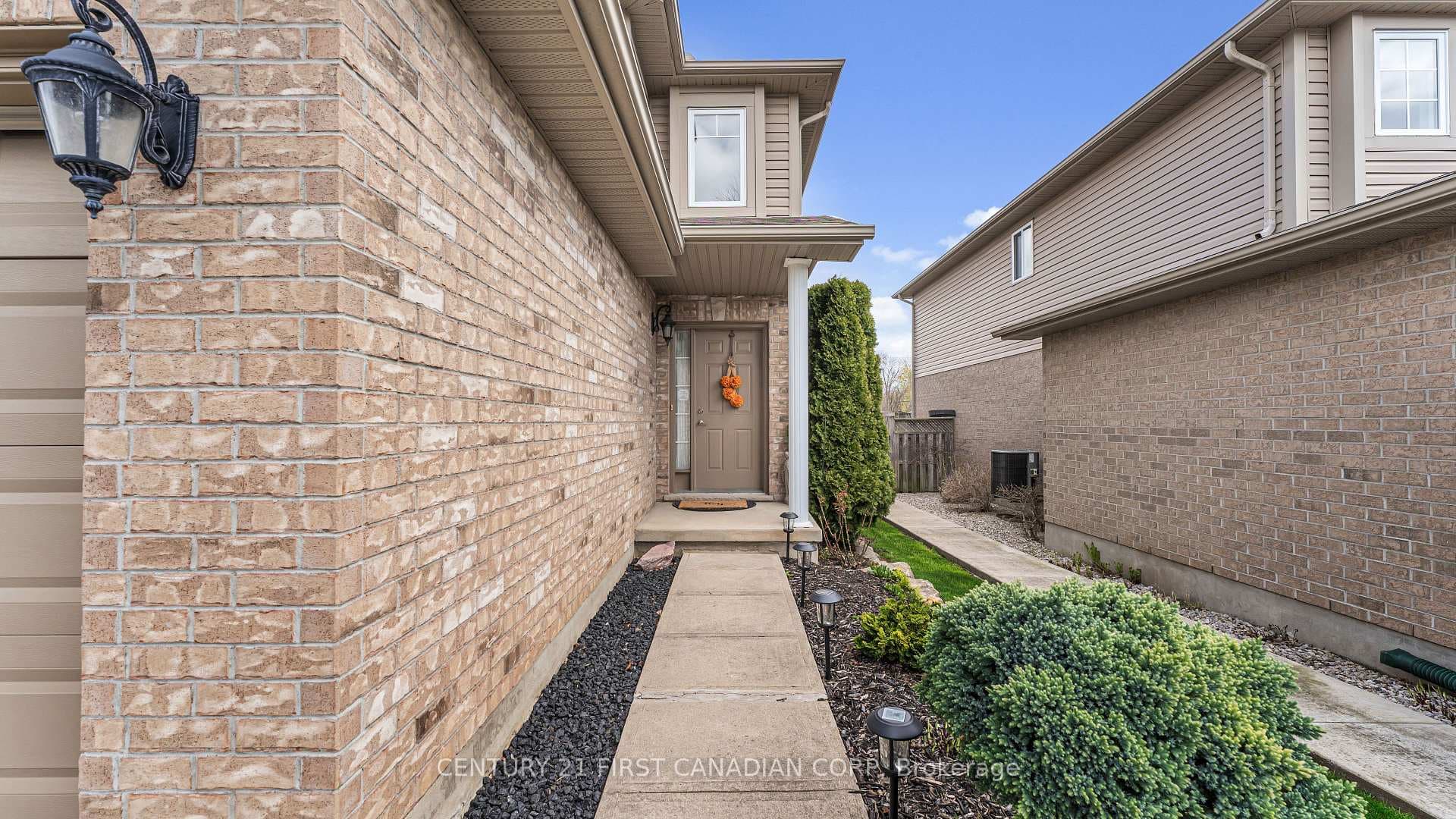917 Garibaldi Avenue photo 37