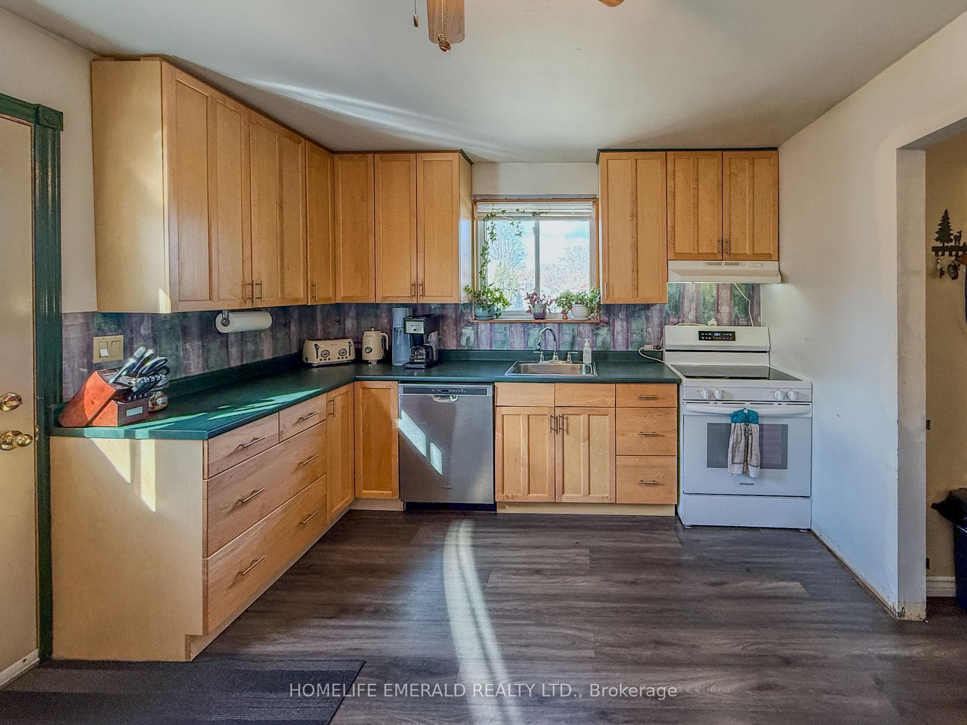 74 VERNON Street photo 7