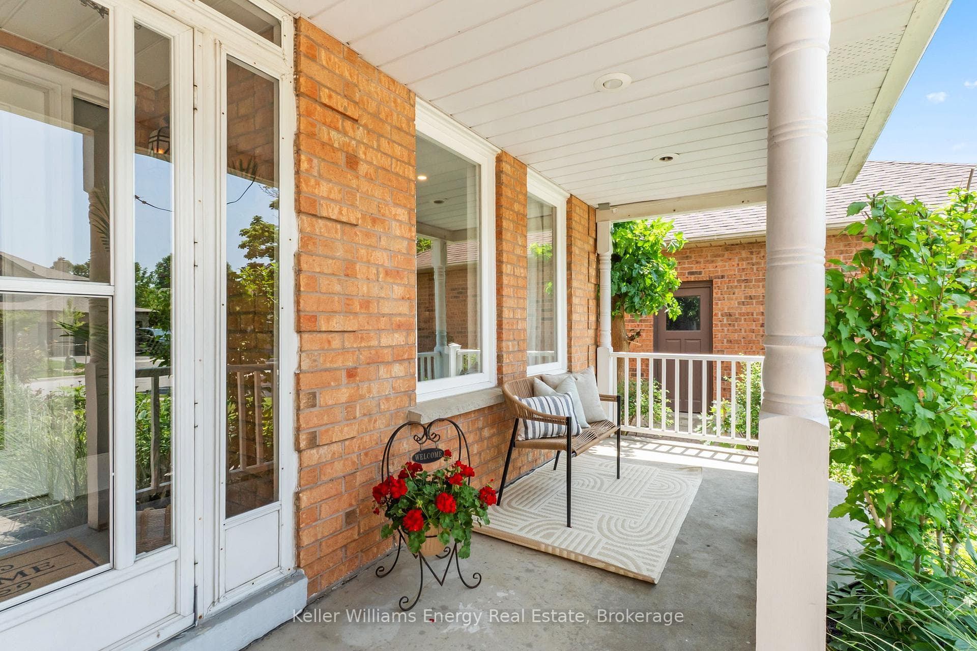 35 William Stephenson Drive photo 3