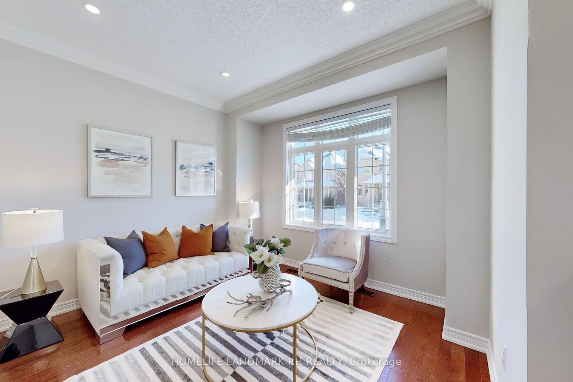 1031 Blackhall Crescent photo 3