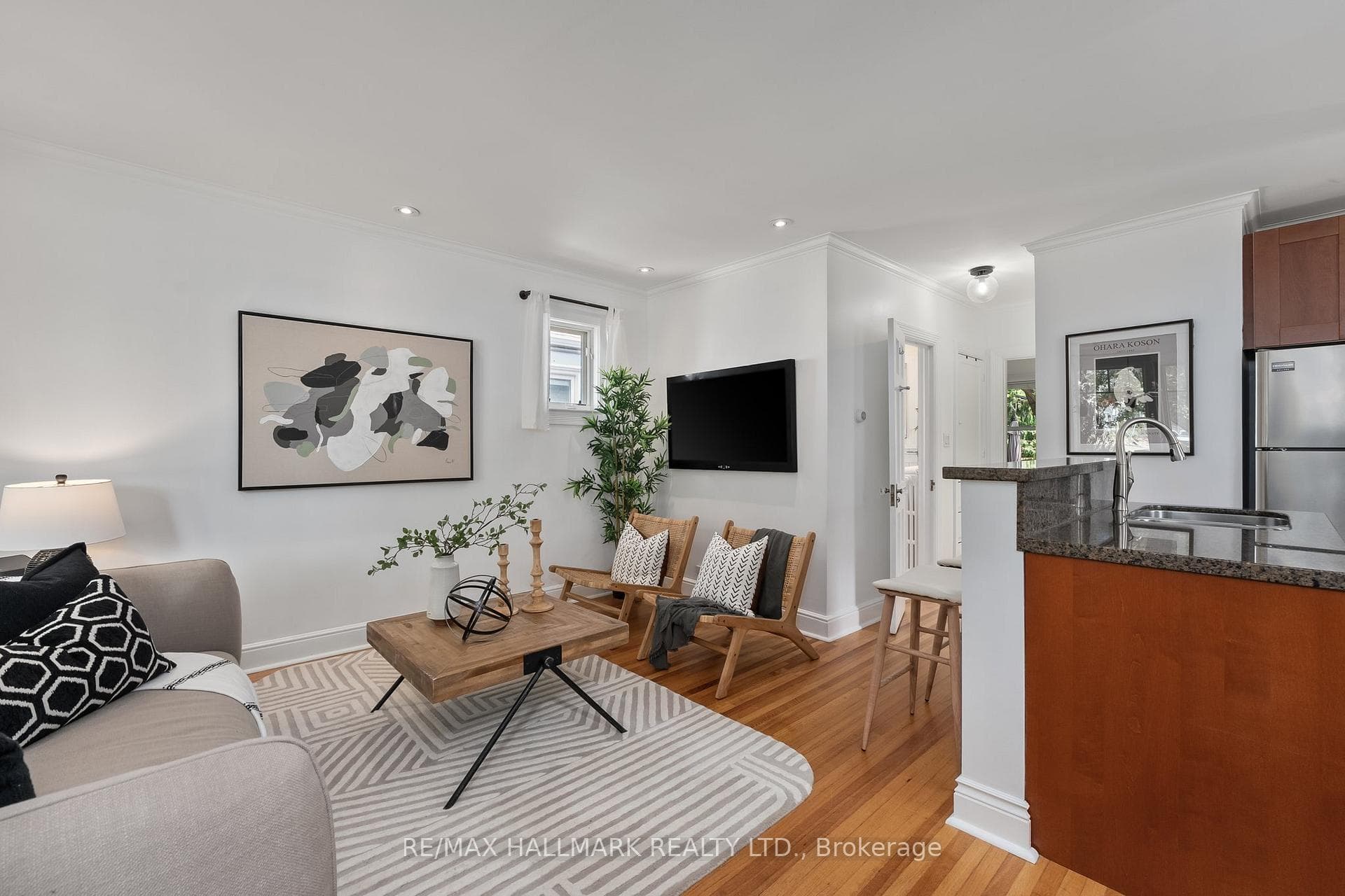 305 Warden Avenue photo 5