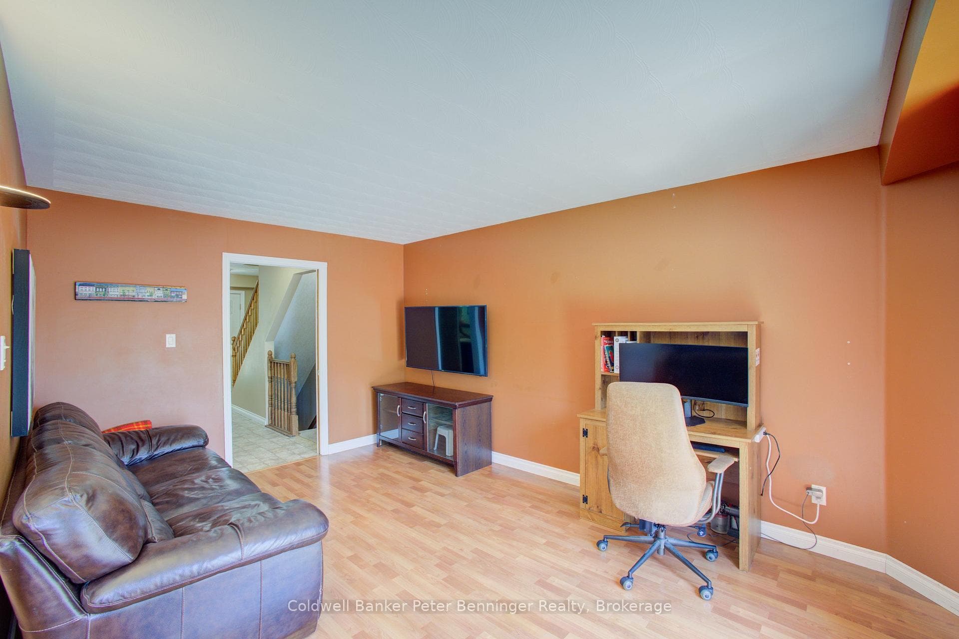 737 Mackendrick Drive photo 9