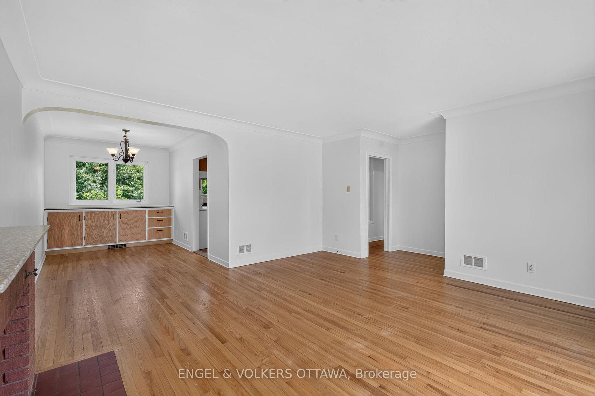 2439 Alta Vista Drive photo 6