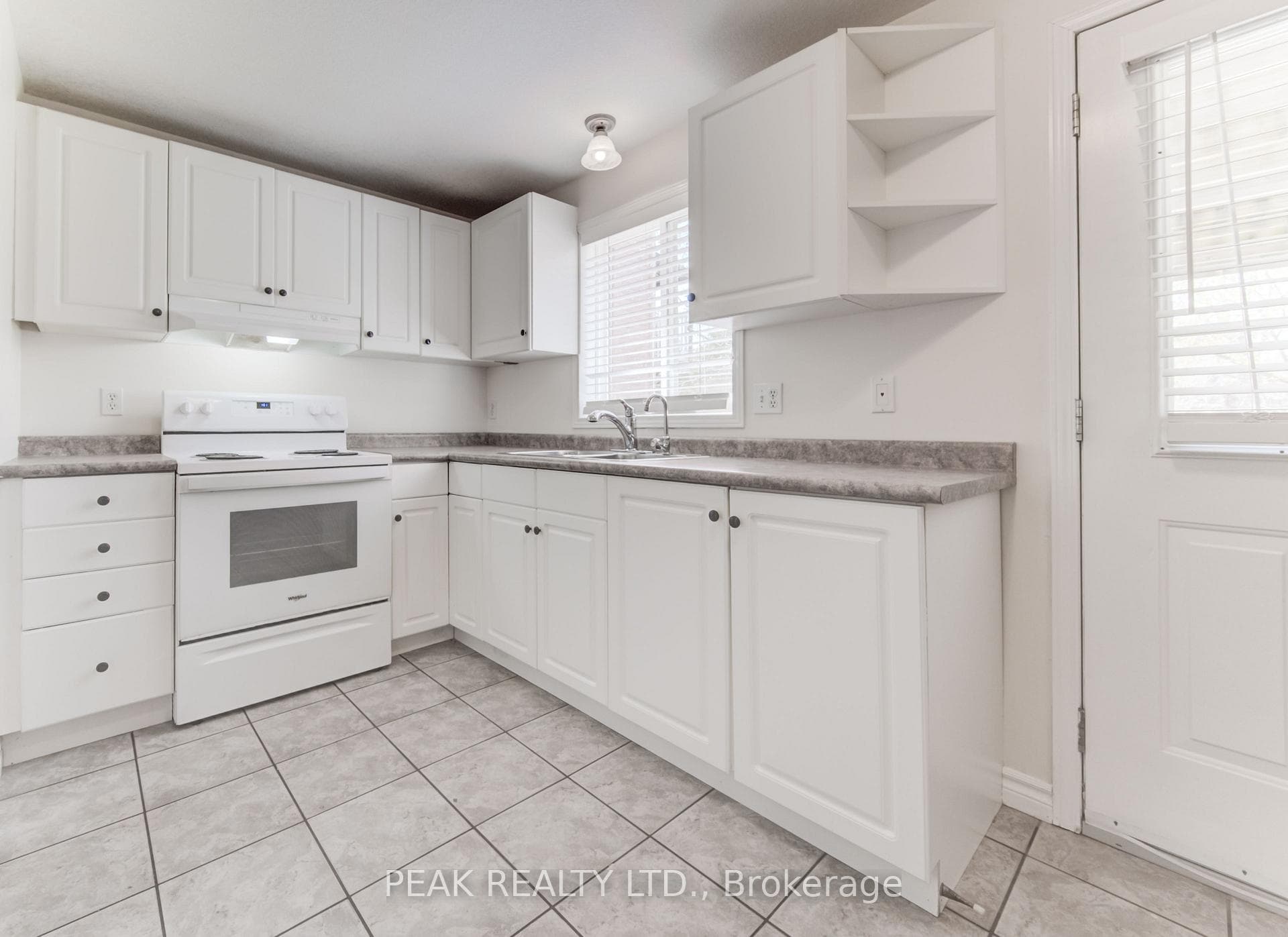 8 Munroe Crescent photo 30