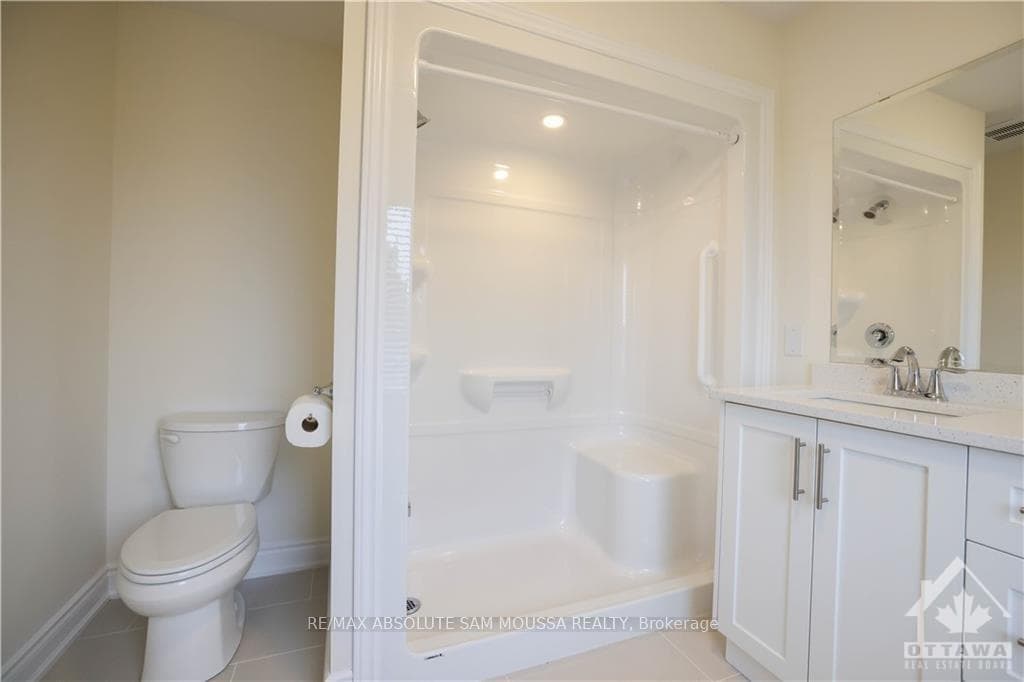 42 SENATORS GATE Drive photo 8
