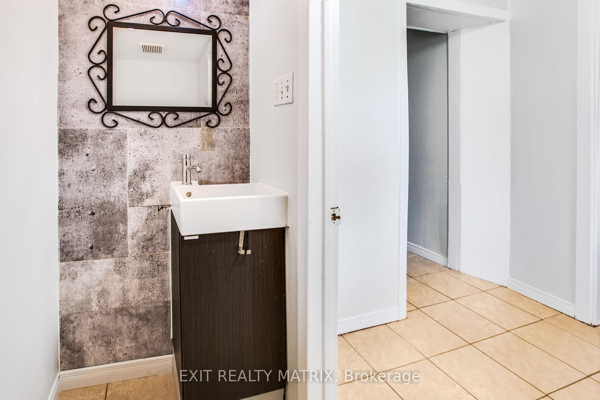1053B KING Street photo 19