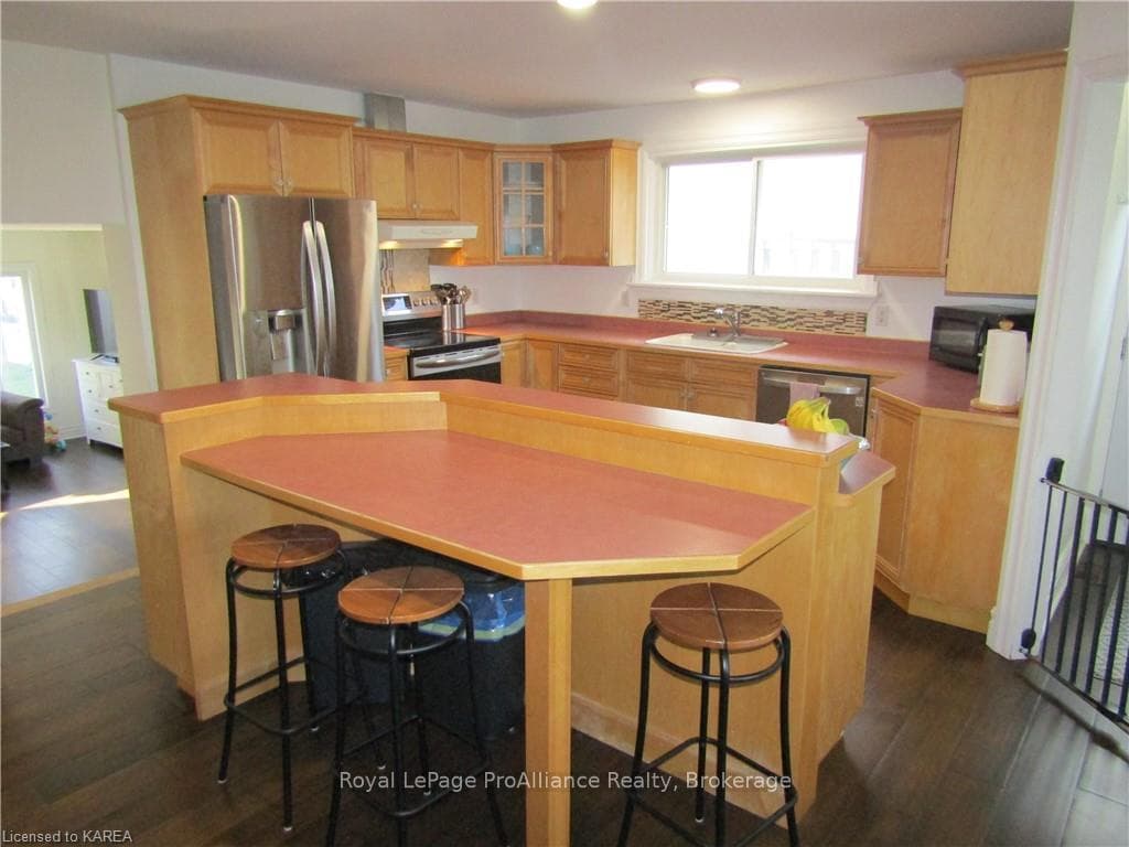 721 HOLGATE Crescent photo 6