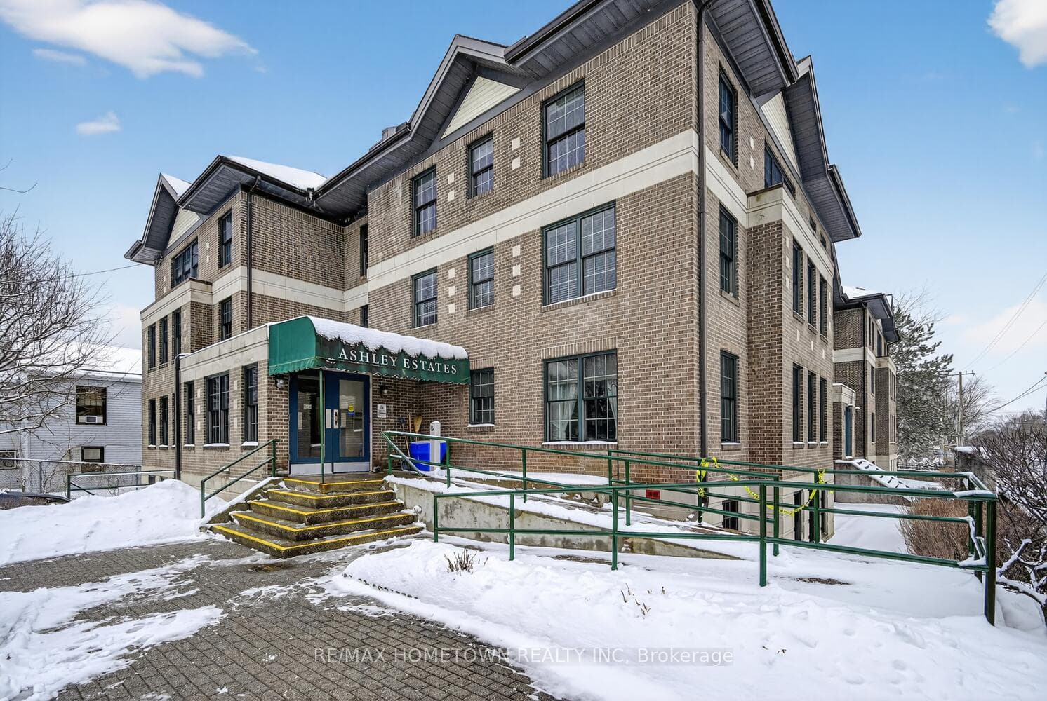 235 King Street Unit 307 photo 2
