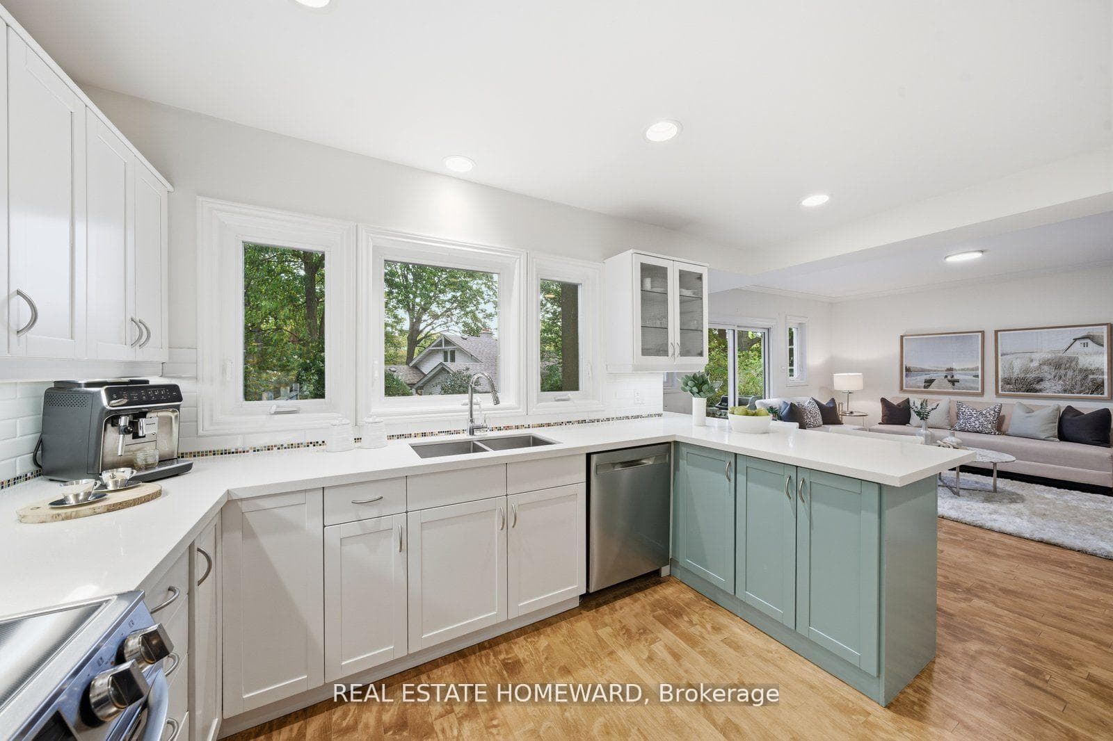 30 Lynn Road photo 10