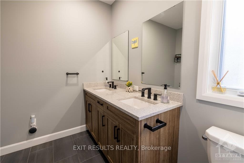 473 DENIS Street photo 17