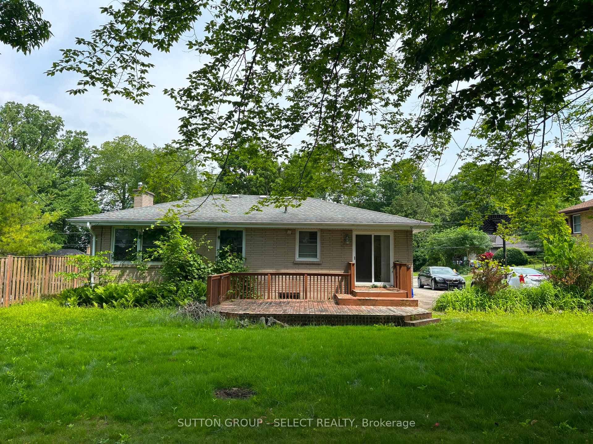 316 RIDGEWOOD Crescent photo 5