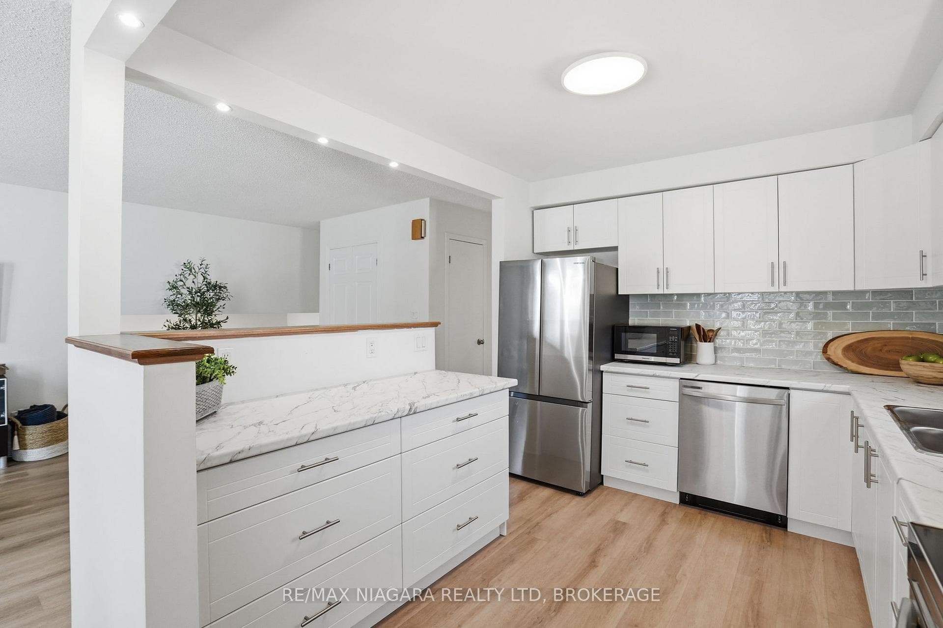 129 Elma Street photo 15
