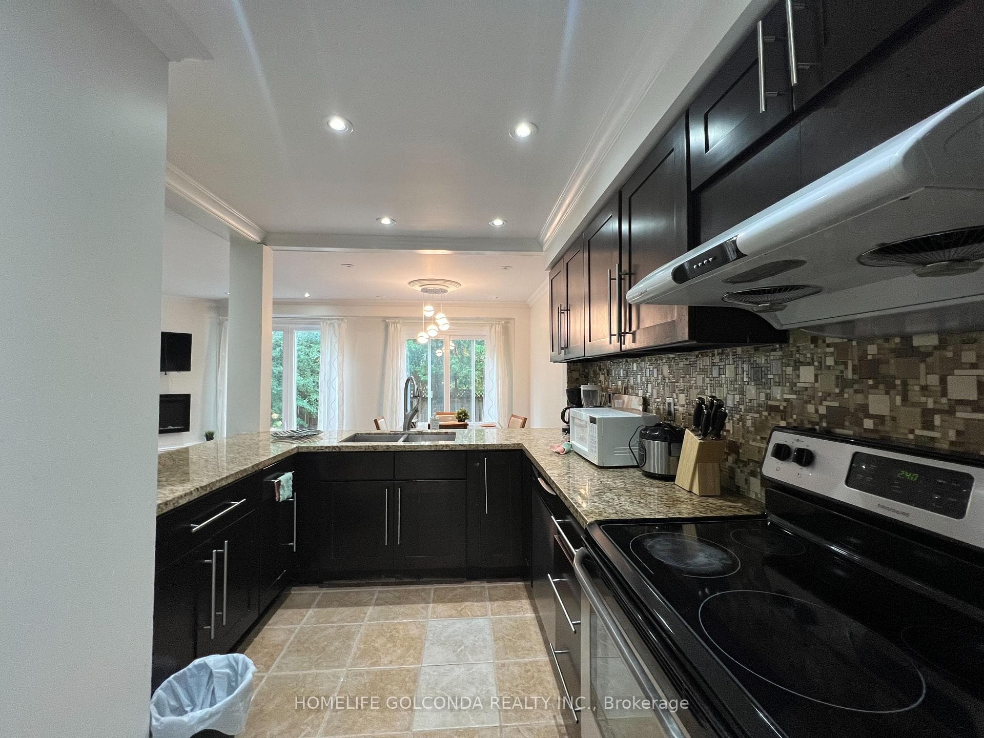 172 Stephenson Crescent photo 9