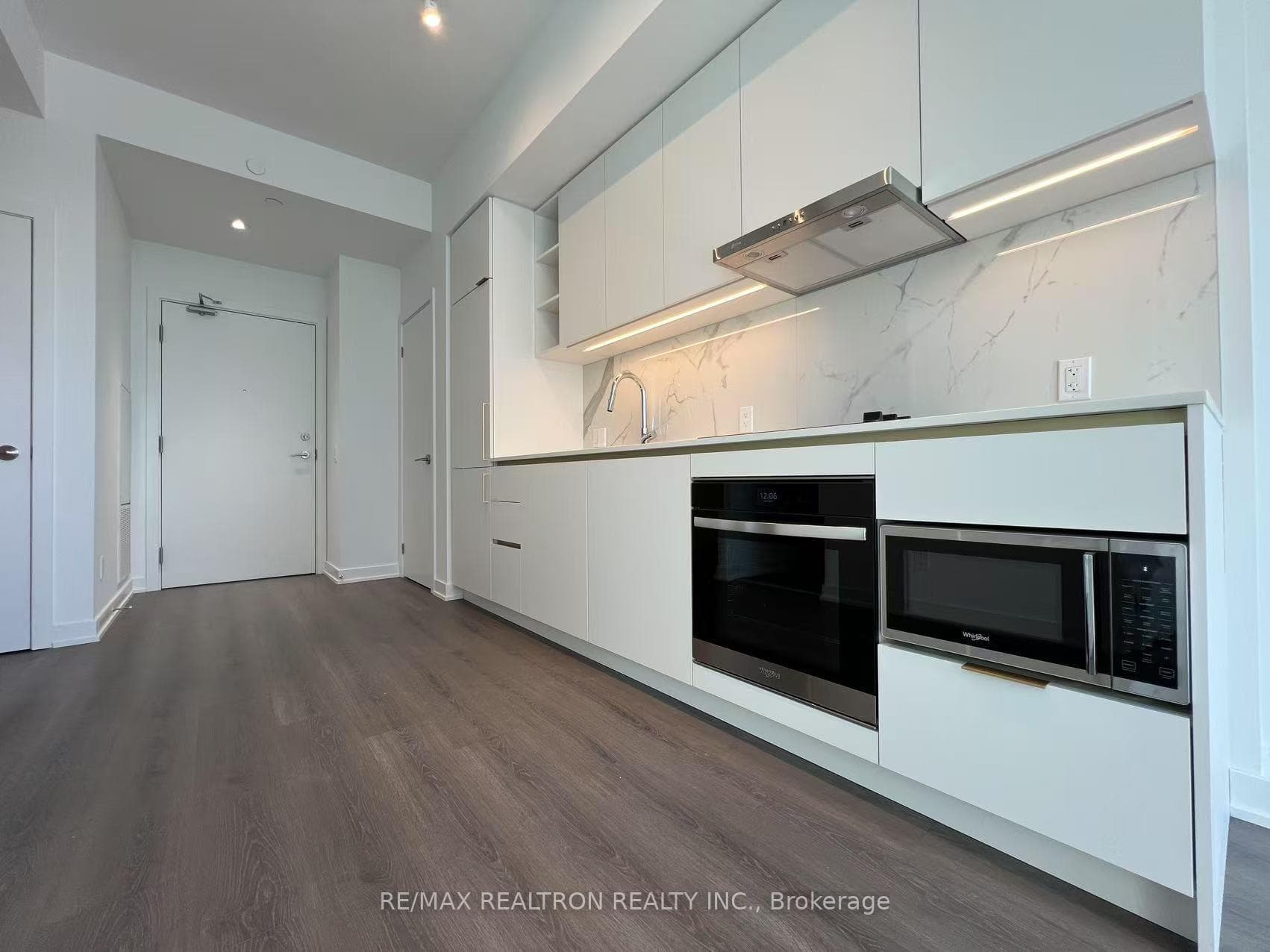 8 Wellesley Street Unit 3202 photo 4