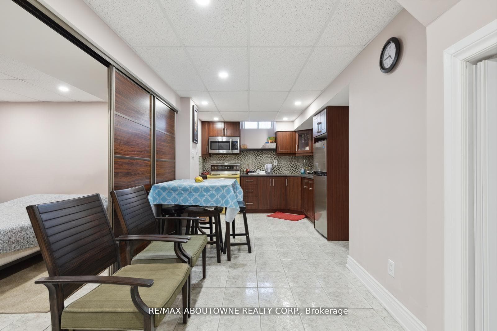 5687 Goldenbrook Drive photo 30