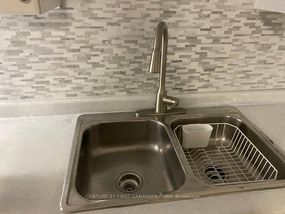 70 Fiddlers Green Road Unit 42 photo 6