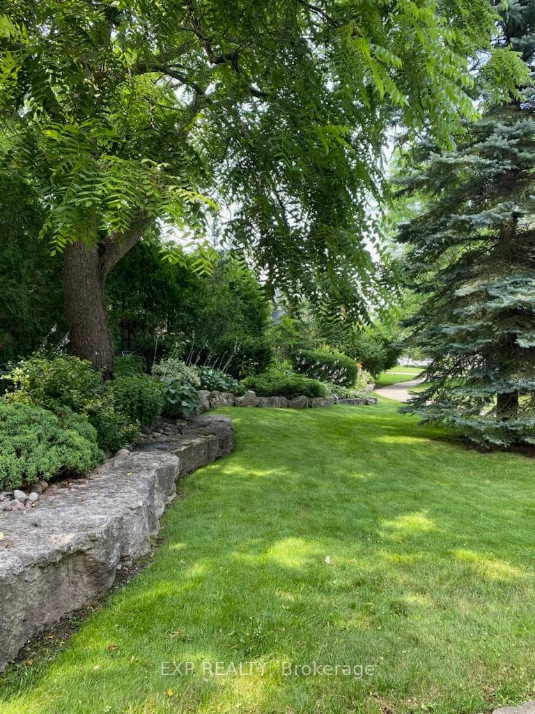 10 Glenn Gould Crescent photo 38