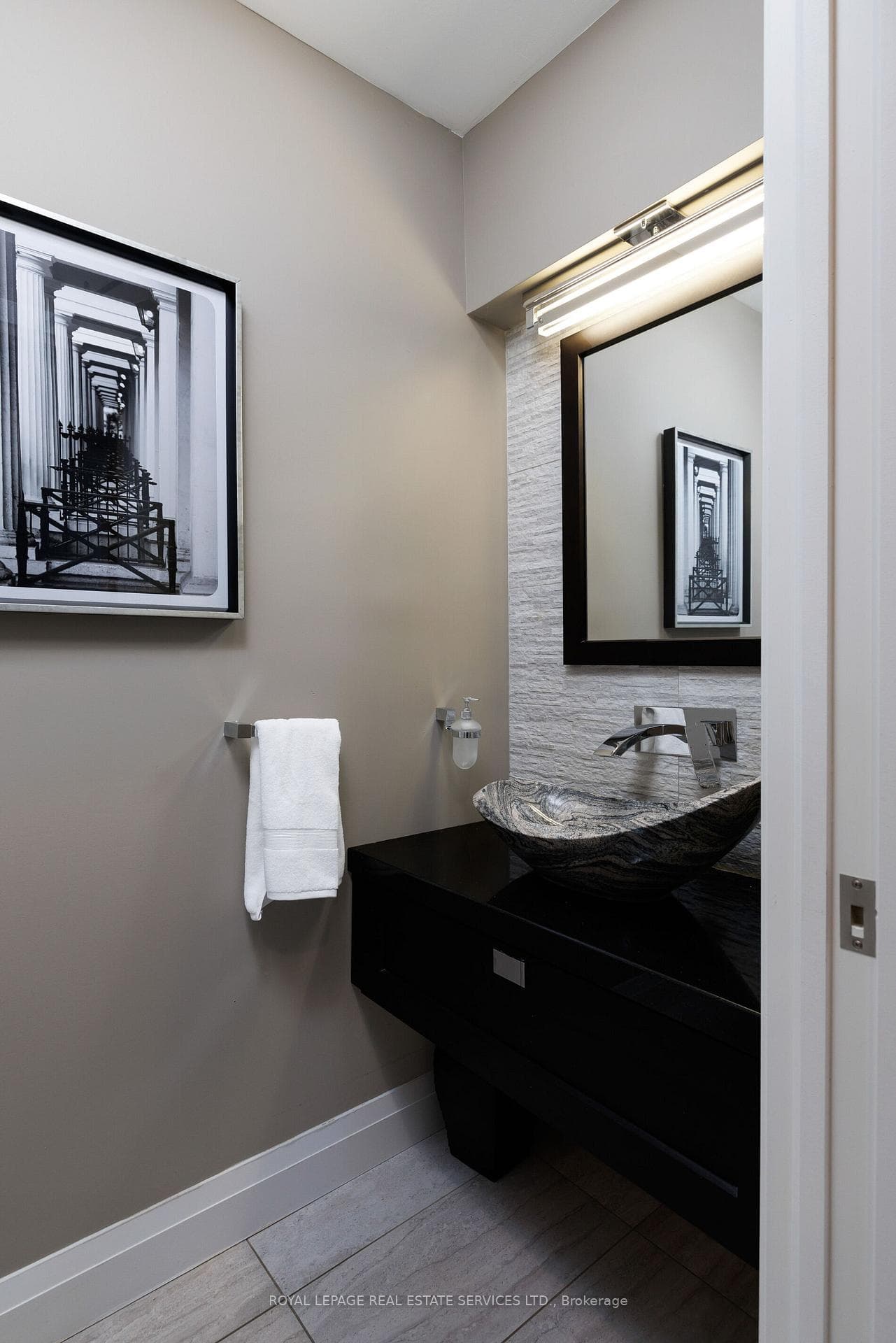 221 Richmond Road photo 23