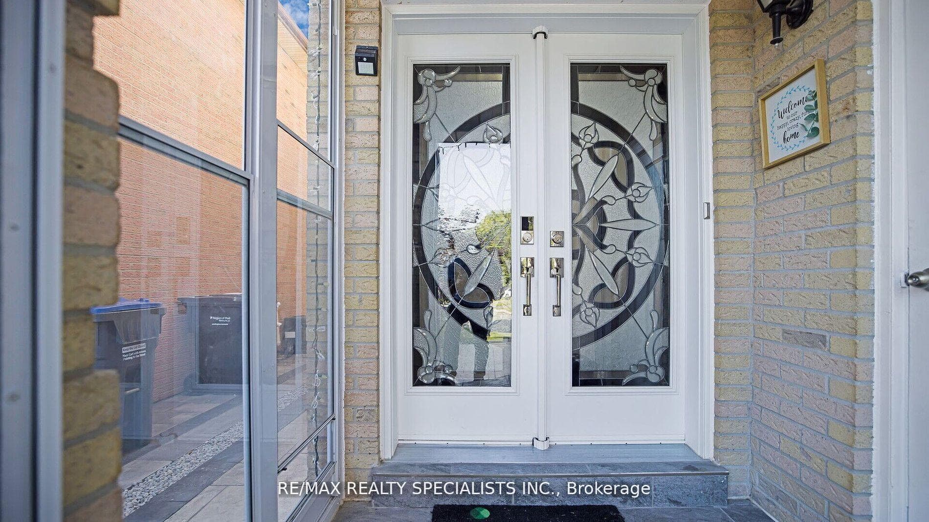30 Bach Boulevard photo 3