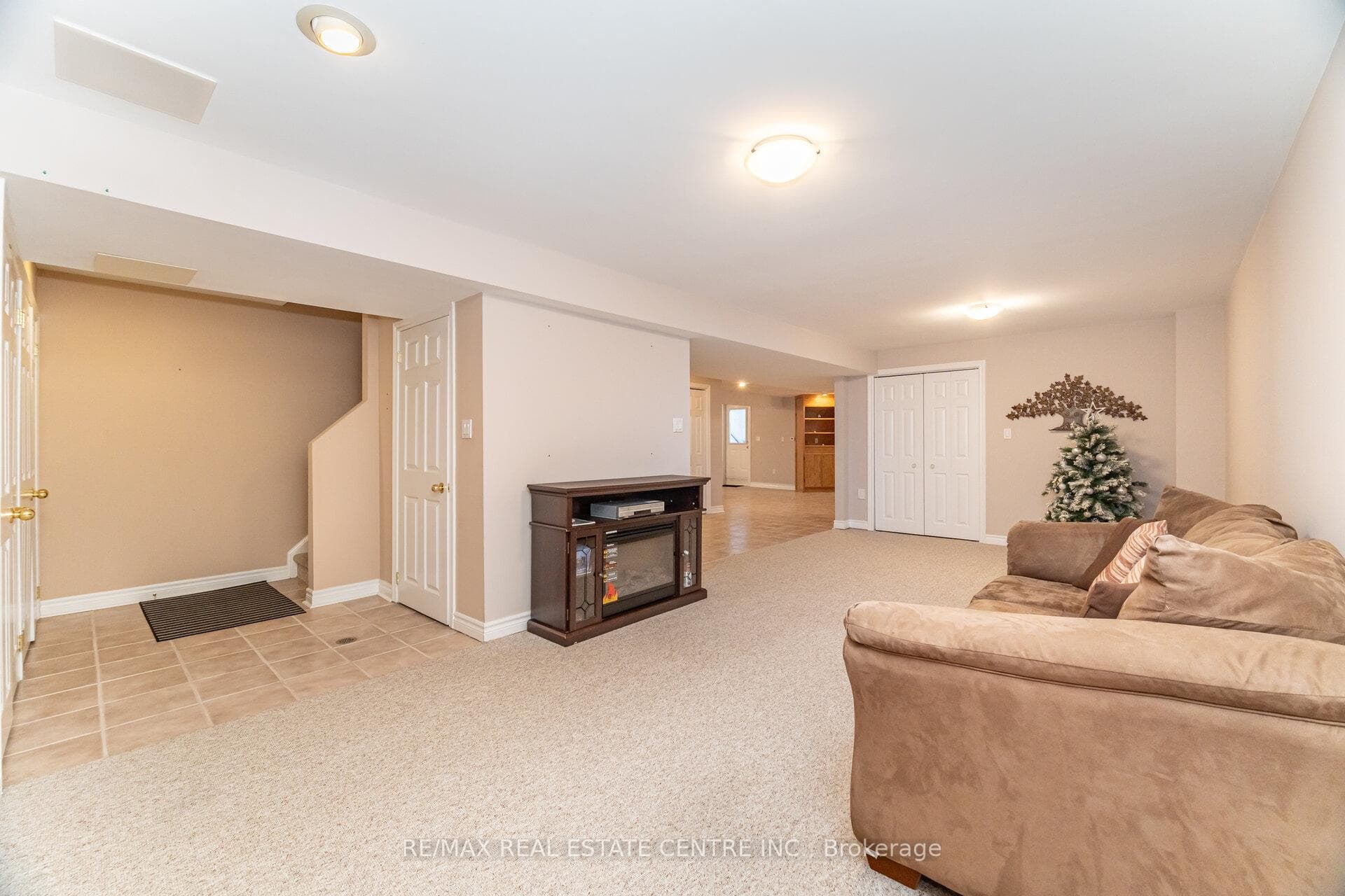 327 Cavendish Drive photo 34