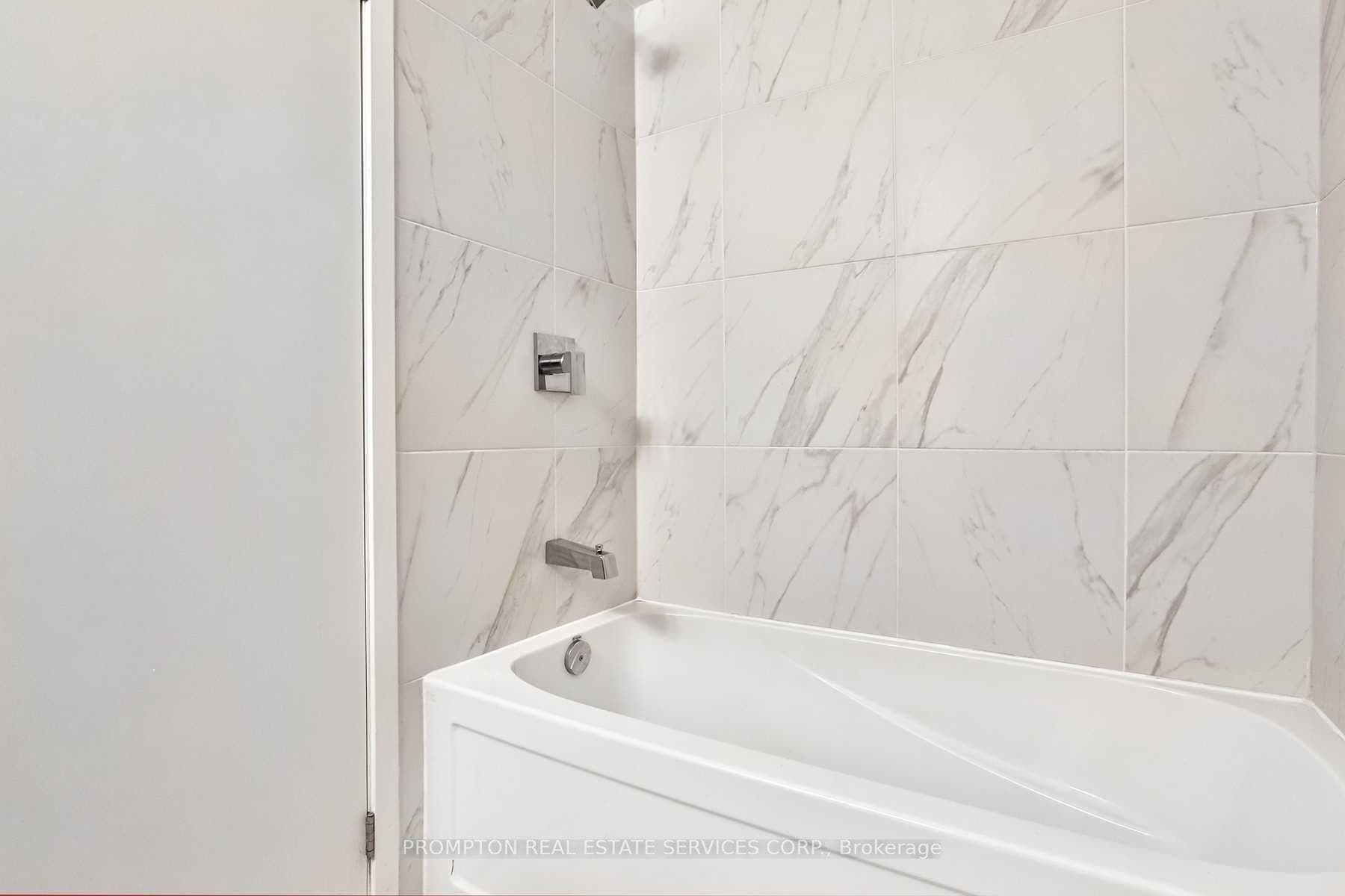 31 Tippett Road Unit 627 photo 10