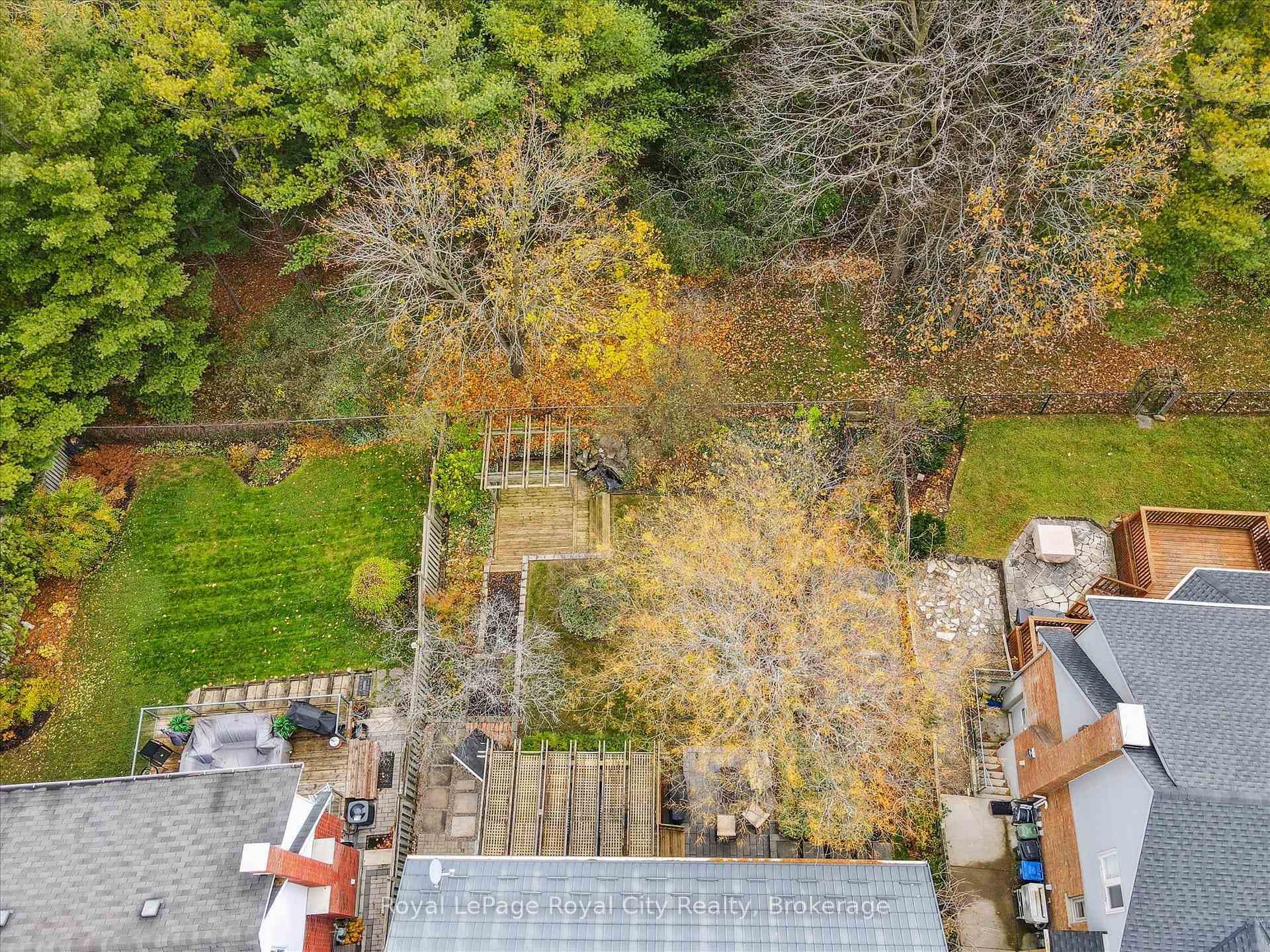 52 Hilldale Crescent photo 6
