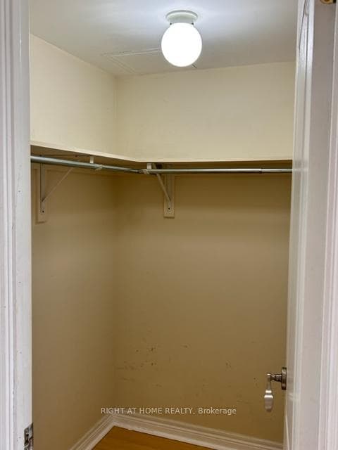 Walk In Closet MBR