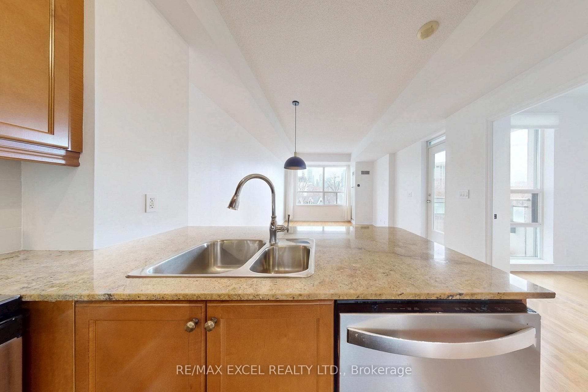 736 Spadina Avenue Unit 415 photo 11