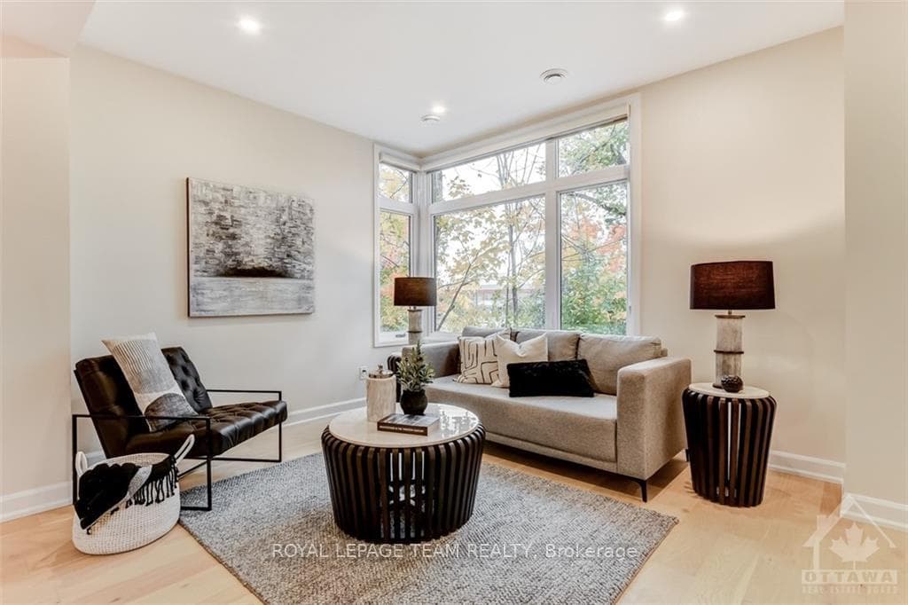 415 TWEEDSMUIR Avenue Unit A photo 5