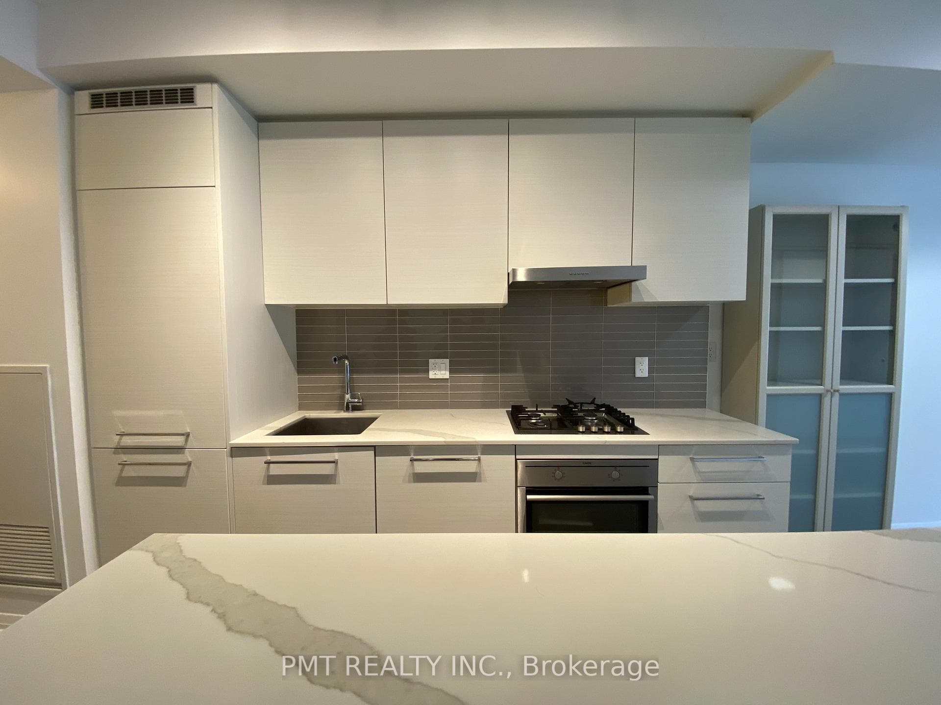 835 St. Clair Avenue Unit 503 photo 5