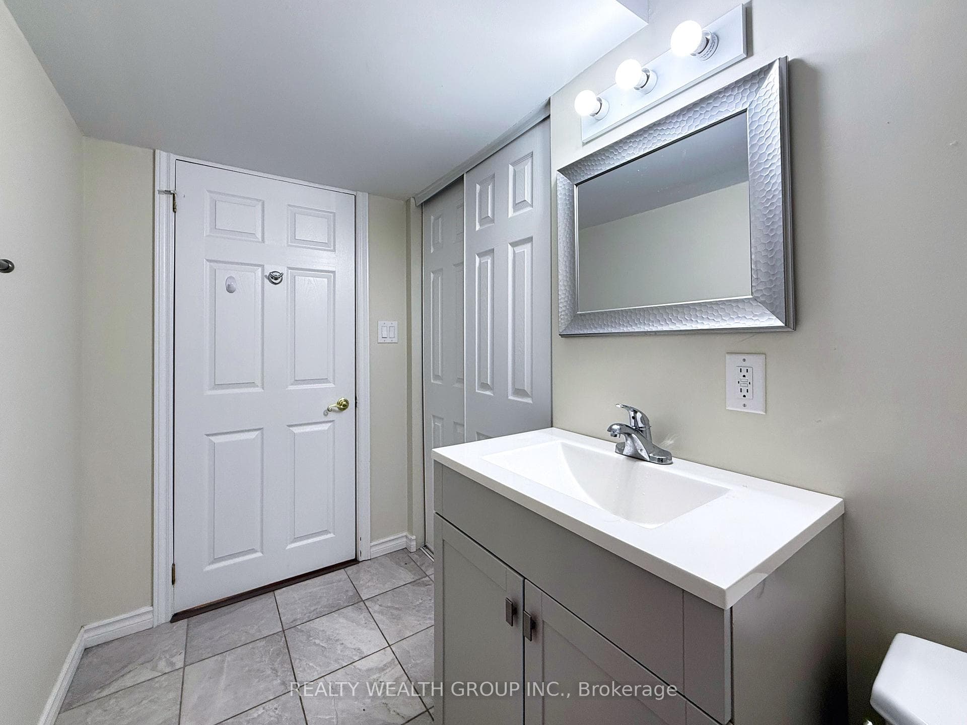 61 Stollar Boulevard Unit Lower photo 13