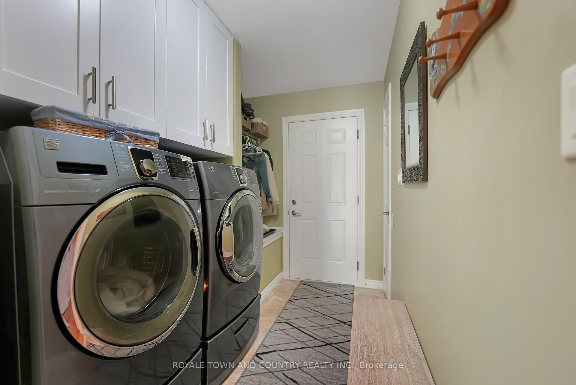 216 Lindsay Street photo 25