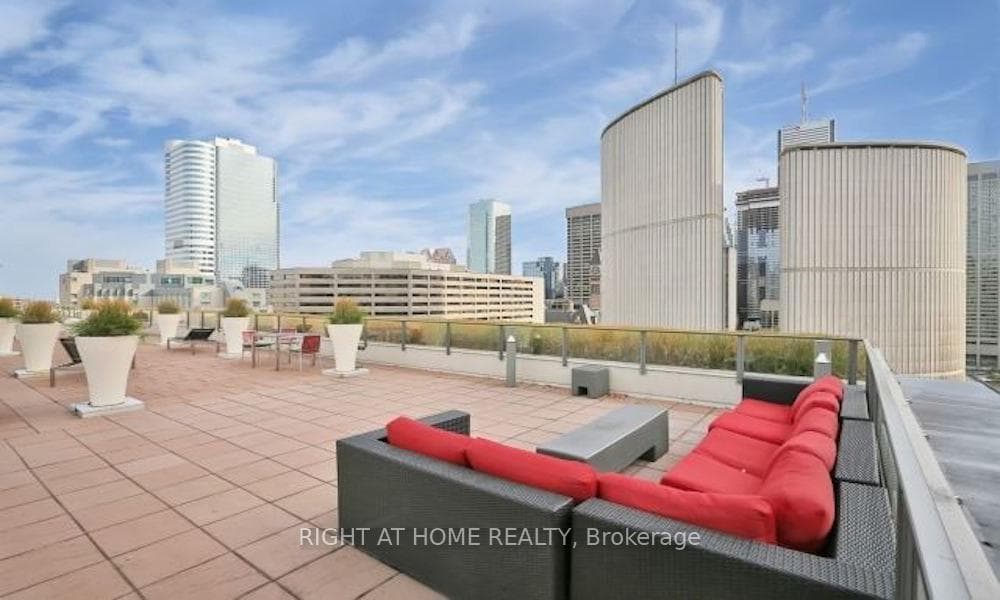 111 Elizabeth Street Unit 1702 photo 41