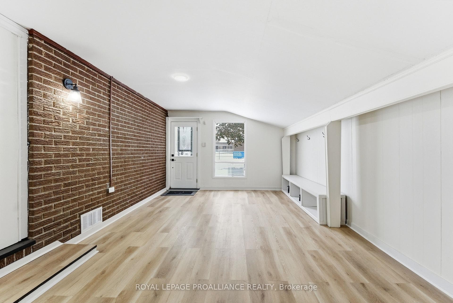 94 Rollins Drive photo 3