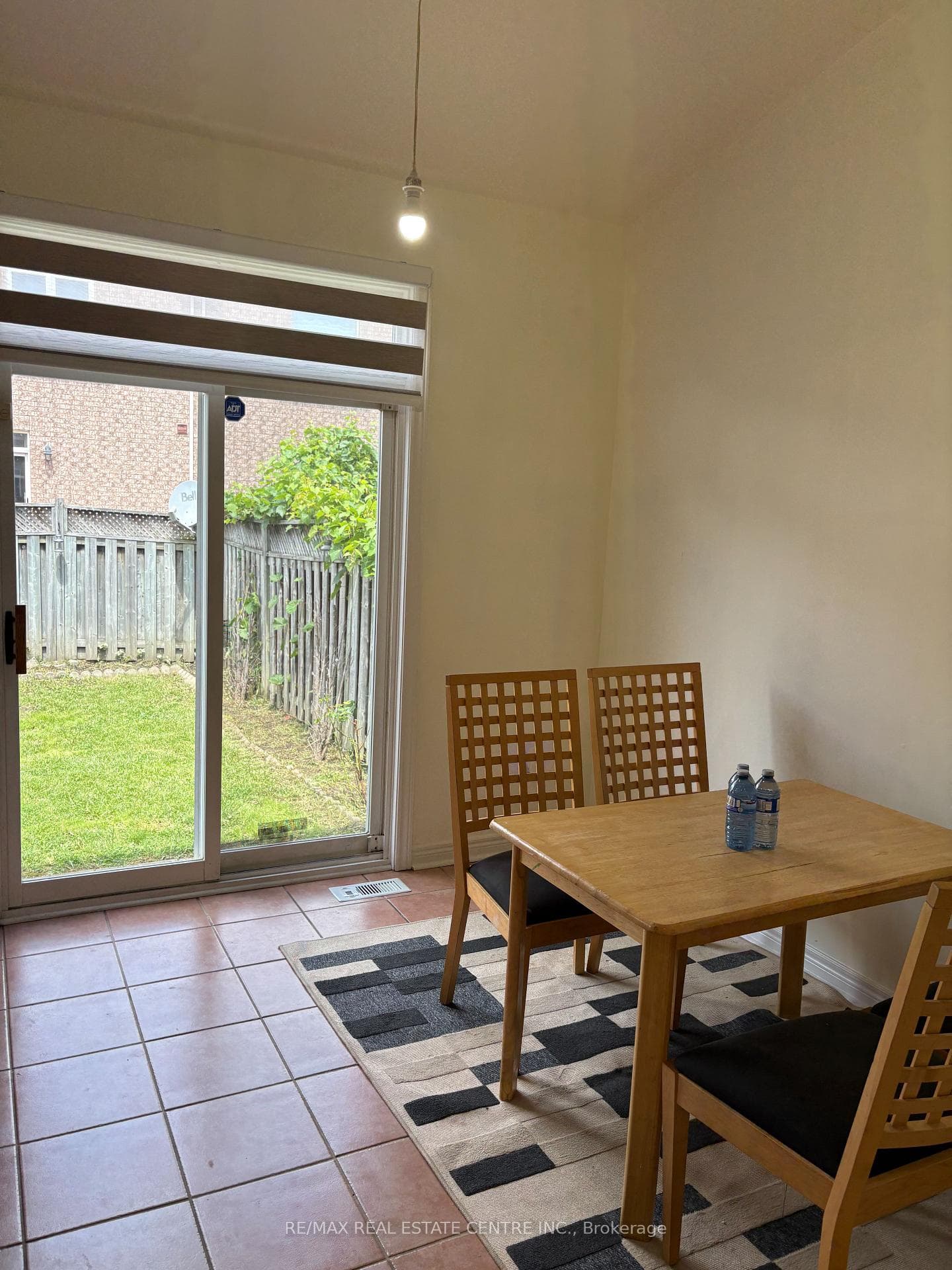 799 Ledbury Crescent photo 14