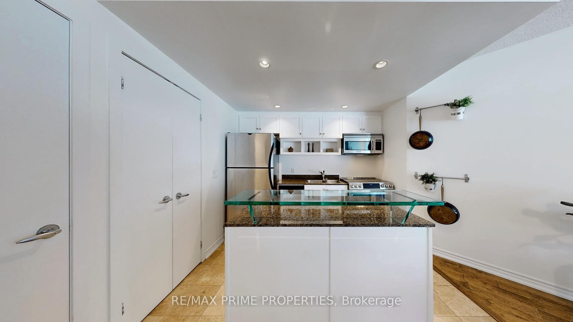 218 Queens Quay Unit 403 photo 12