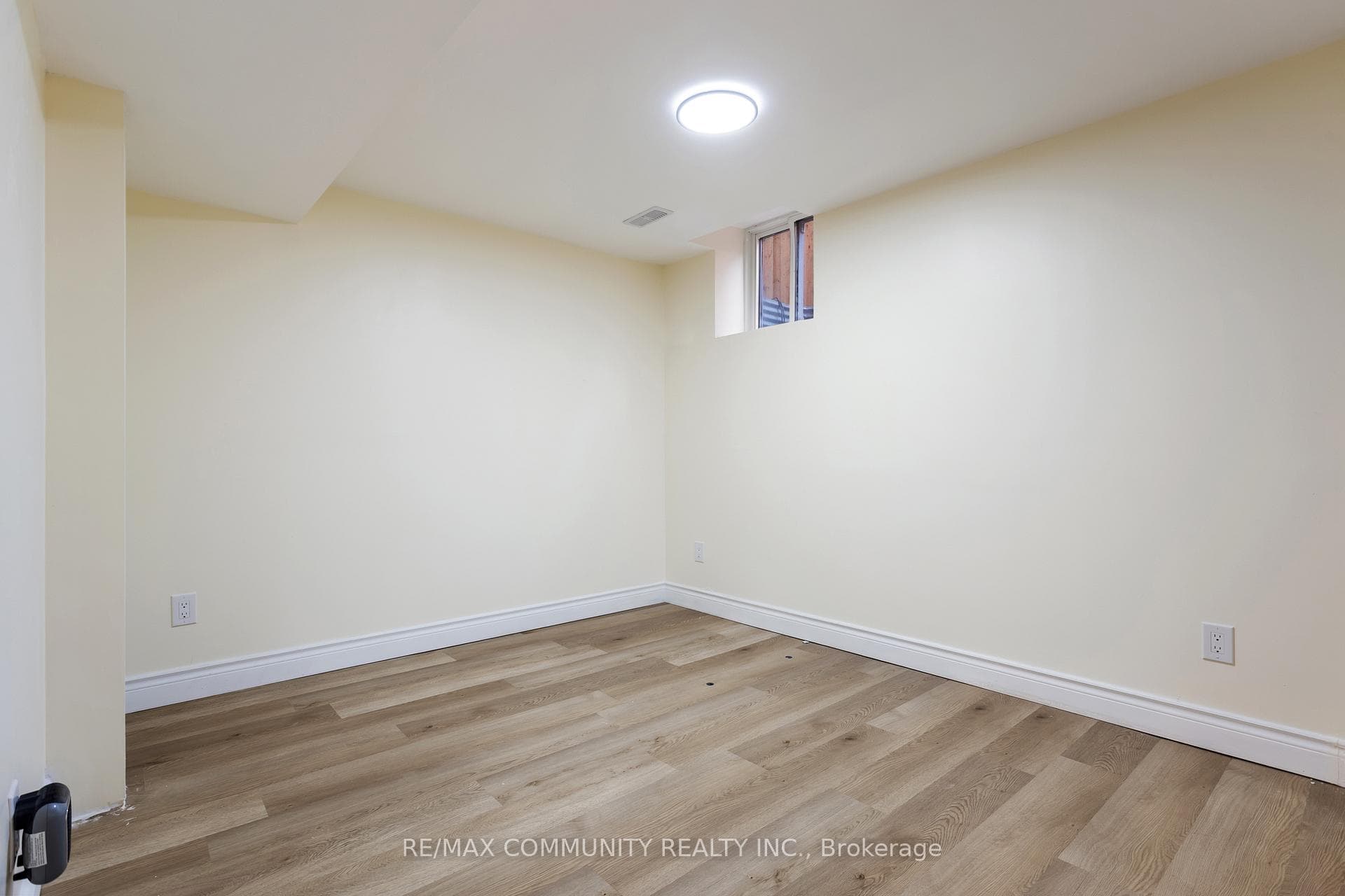127 Glenvalley Drive photo 43