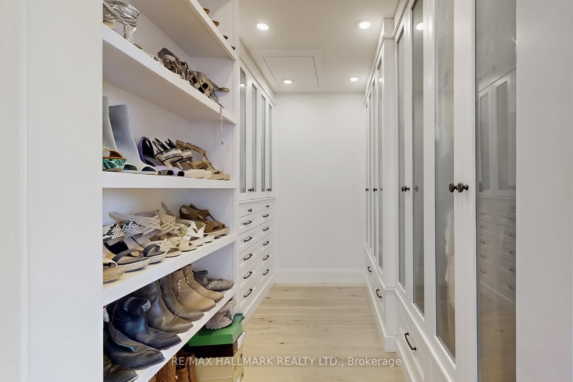 1135 Cenotaph Boulevard photo 22